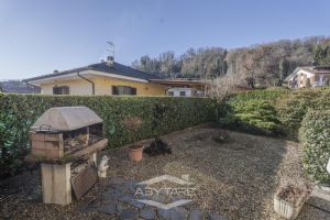 VILLA A SCHIERA CON GIARDINO E AMPIO BOX AUTO