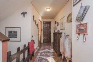 VILLA A SCHIERA CON GIARDINO E AMPIO BOX AUTO