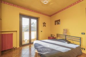 VILLA A SCHIERA CON GIARDINO E AMPIO BOX AUTO