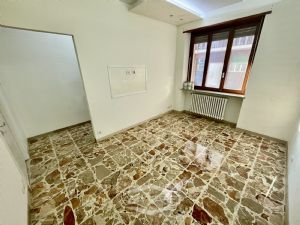 2 locali vendita Moncalieri Strada Genova 82