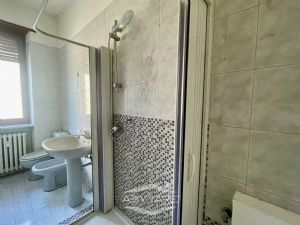 2 locali vendita Moncalieri Strada Genova 82