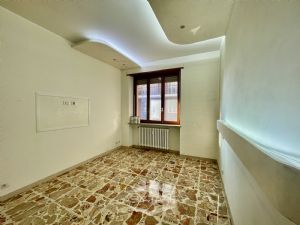 2 locali vendita Moncalieri Strada Genova 82