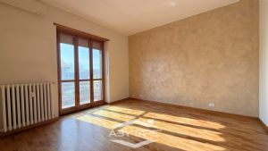 Appartamento trilocale con box auto