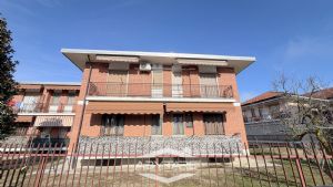 Appartamento trilocale con box auto