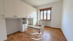 Appartamento trilocale con box auto