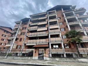 2 locali affittasi Moncalieri Strada Genova 255