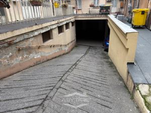 AMPIO BOX AUTO SINGOLO CON LOCALE DEPOSITO