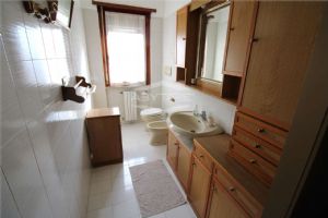 BEINASCO IN VENDITA TRILOCALE CON BOX LIBERO SUBITO