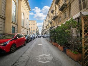 NEGOZIO D'EPOCA IN VIA SAN MASSIMO TORINO CENTRO