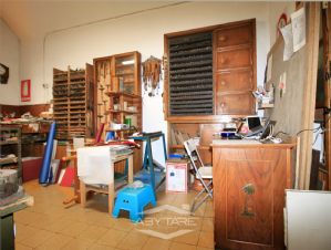 NEGOZIO D'EPOCA IN VIA SAN MASSIMO TORINO CENTRO