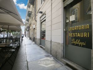 NEGOZIO D'EPOCA IN VIA SAN MASSIMO TORINO CENTRO