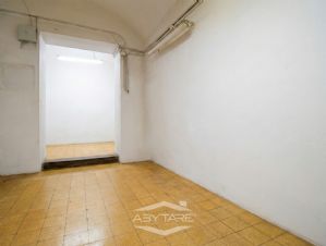 NEGOZIO D'EPOCA IN VIA SAN MASSIMO TORINO CENTRO