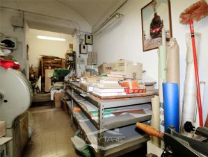 NEGOZIO D'EPOCA IN VIA SAN MASSIMO TORINO CENTRO