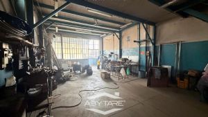 Capannone artigianale con soppalco e area esterna