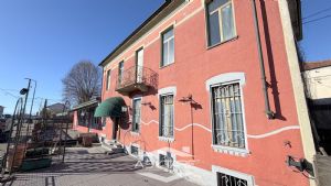 Immobile indipendente con attivita' di ristorazione e abitazione