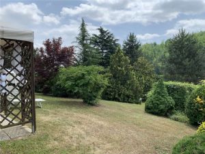 VILLA CON PISCINA E CAMPO DA TENNIS A POCHI MINUTI DA ASTI