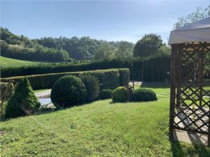 VILLA CON PISCINA E CAMPO DA TENNIS A POCHI MINUTI DA ASTI