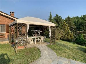 VILLA CON PISCINA E CAMPO DA TENNIS A POCHI MINUTI DA ASTI