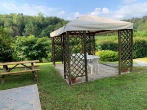 VILLA CON PISCINA E CAMPO DA TENNIS A POCHI MINUTI DA ASTI