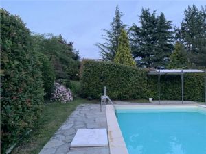 VILLA CON PISCINA E CAMPO DA TENNIS A POCHI MINUTI DA ASTI