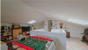 VILLA CON PISCINA E CAMPO DA TENNIS A POCHI MINUTI DA ASTI