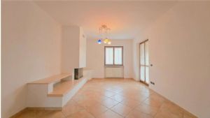 VILLA CON PISCINA E CAMPO DA TENNIS A POCHI MINUTI DA ASTI