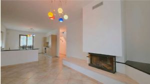 VILLA CON PISCINA E CAMPO DA TENNIS A POCHI MINUTI DA ASTI