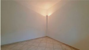 VILLA CON PISCINA E CAMPO DA TENNIS A POCHI MINUTI DA ASTI