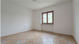 VILLA CON PISCINA E CAMPO DA TENNIS A POCHI MINUTI DA ASTI