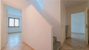 VILLA CON PISCINA E CAMPO DA TENNIS A POCHI MINUTI DA ASTI