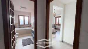 Casa indipendente con capannone industriale e magazzino