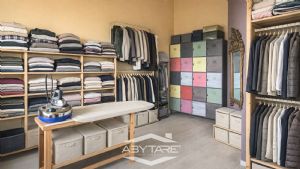 Casa indipendente con capannone industriale e magazzino