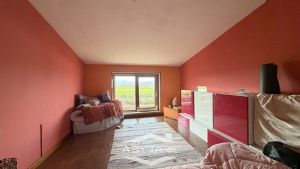 Casa indipendente con capannone industriale e magazzino