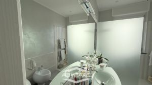 Casa indipendente con capannone industriale e magazzino