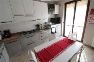 BEINASCO CENTRO IN VENDITA TRILOCALE SU DUE LIVELLI