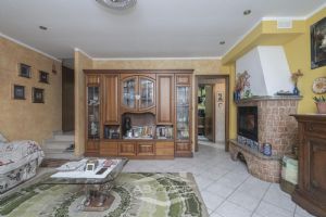 VILLA A SCHIERA CON GIARDINO E BOX