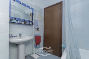 VILLA A SCHIERA CON GIARDINO E BOX