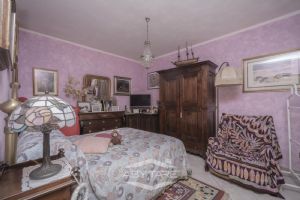 VILLA A SCHIERA CON GIARDINO E BOX