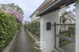 VILLA A SCHIERA CON GIARDINO E BOX