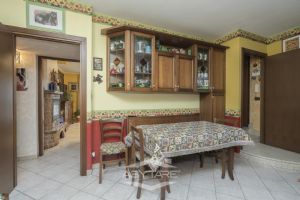 VILLA A SCHIERA CON GIARDINO E BOX