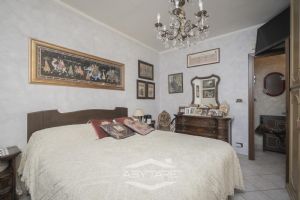 VILLA A SCHIERA CON GIARDINO E BOX