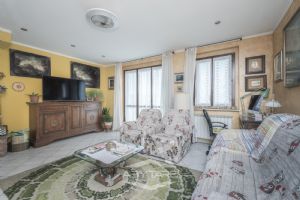 VILLA A SCHIERA CON GIARDINO E BOX