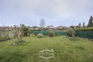 VILLA A SCHIERA CON GIARDINO E BOX