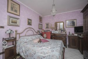 VILLA A SCHIERA CON GIARDINO E BOX