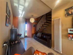 STRADA  SESIA ALLOGGIO BILIVELLO CON BOX