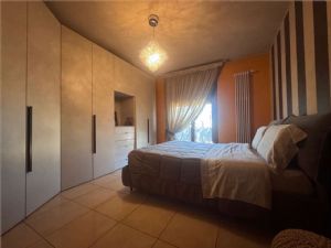 STRADA  SESIA ALLOGGIO BILIVELLO CON BOX