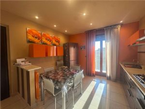 STRADA  SESIA ALLOGGIO BILIVELLO CON BOX