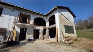 Cascina panoramica in fase di ristrutturazione – progetto unico alle porte di Asti a Valmanera