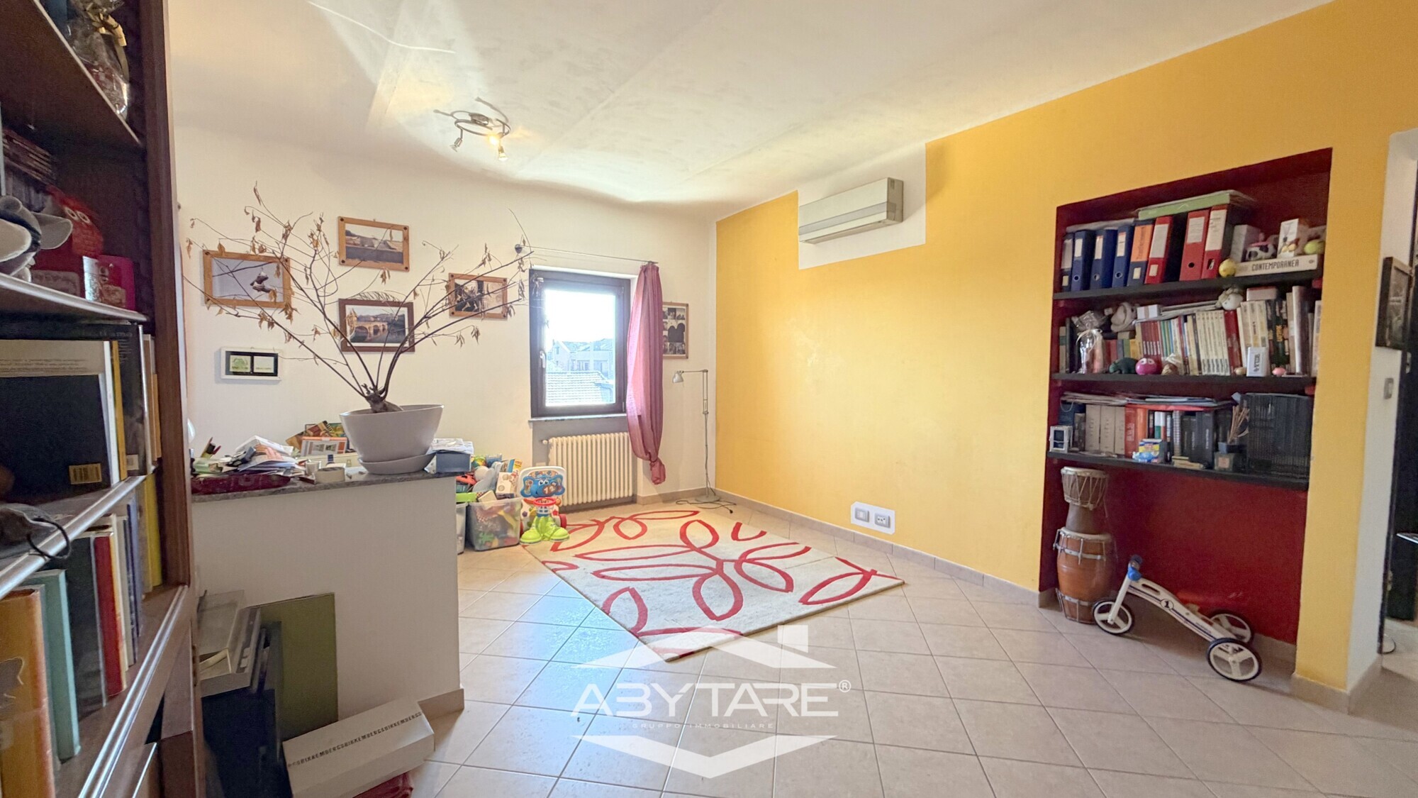 Appartamento trilocale in piccolo contesto , con box auto