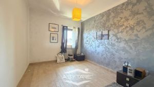 Appartamento trilocale in piccolo contesto , con box auto